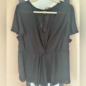 Excellent condition! Torrid blouse size 2!